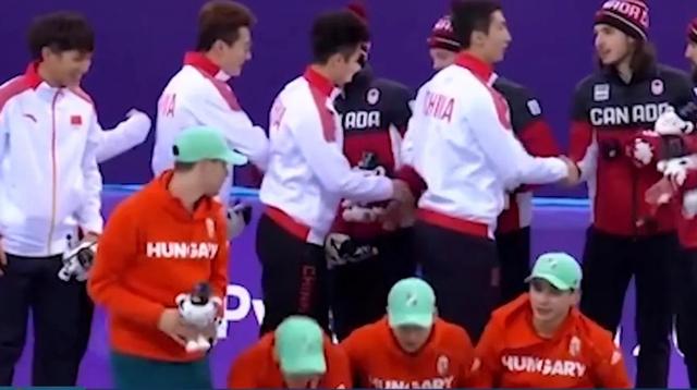 车旼奎揭韩国丢人事件！2018加拿大擦领奖台嘲讽，摘手套致敬中国