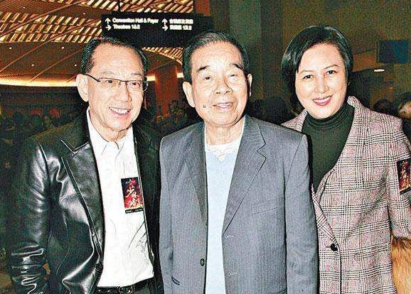 香港单日确诊破6千，李嘉诚父子还没出手，郑裕彤家族先出手了