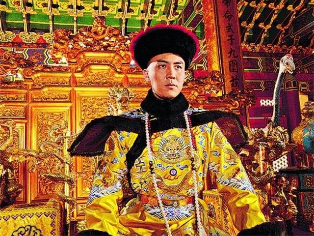 嘉庆掌权后，立即赐死和珅，乾隆另一宠臣纪晓岚的结局如何