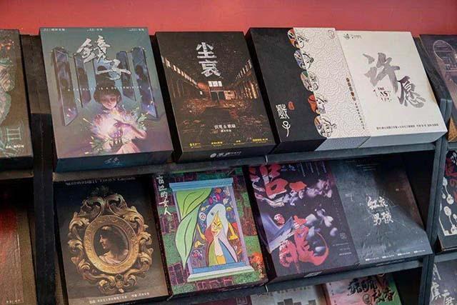 新兴行业成色情温床，大量年轻人为追求“精神高潮”，正沉迷其中