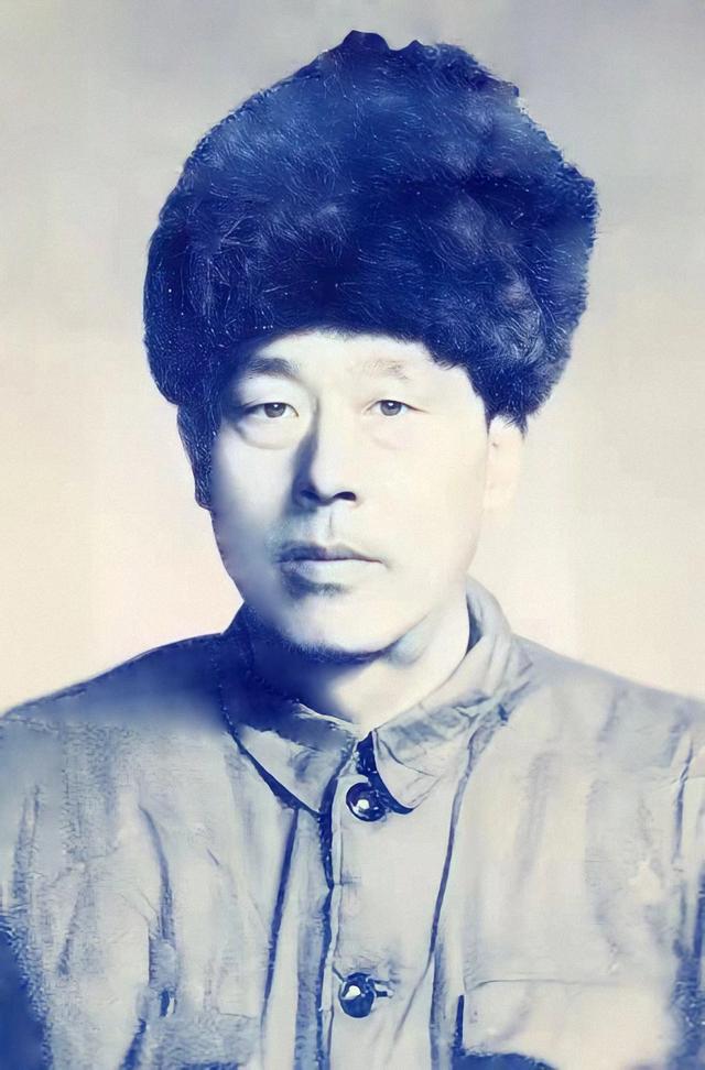 山东滕县的小放牛娃，是如何成为青帮大佬，还做了蒋介石师父的？