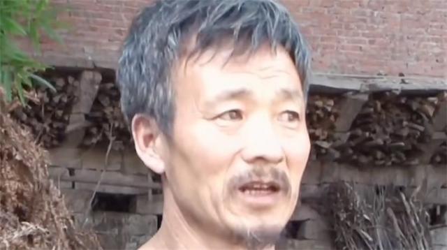 2014年，85岁母亲被儿子拒之门外，哀鸣一夜后惨死，遗体无人收