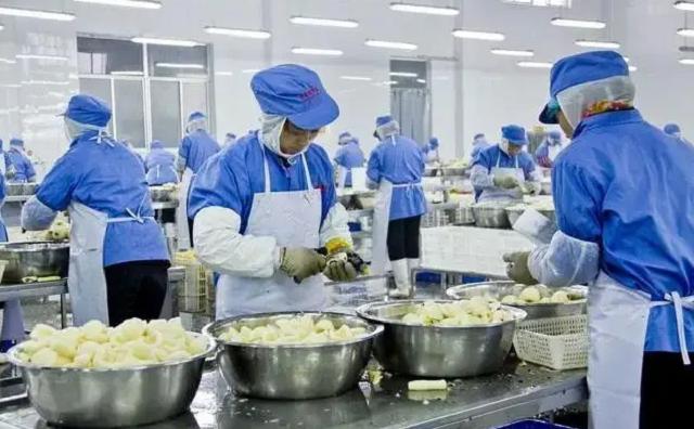 因一包酸菜，导致康师傅、统一流失数亿市值，严钦武到底什么来头