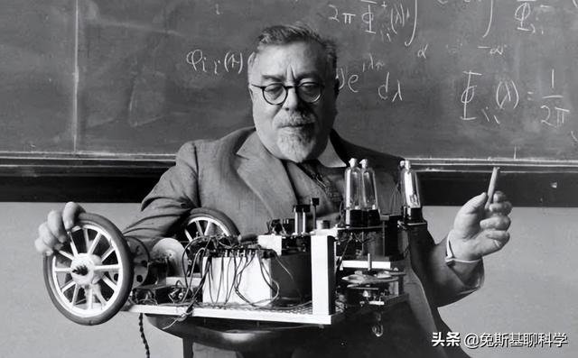 元宇宙和真宇宙什么关系？元宇宙世界的入场券是云桌面吗？