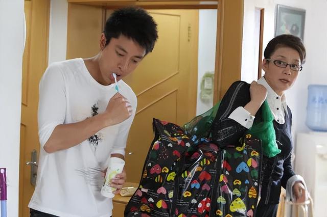 有种“整容”叫贾乃亮离婚，前妻李小璐变化不大，他却像变了个人