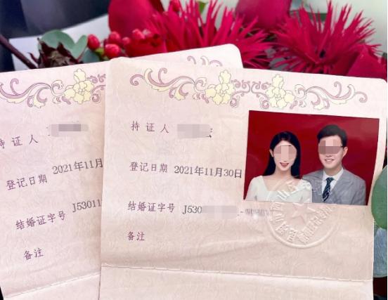 东航飞机坠毁20小时后，搜救现场发现一张乘客手写字条，太戳心了!