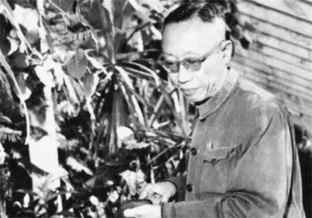 溥仪晚年住在什么地方，去世时家里还有多少钱？