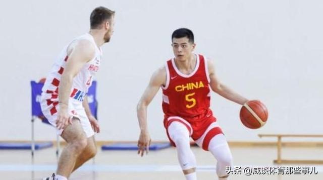 男籃兩連敗喬帥很頭疼！張鎮麟場均21分&周琦13+10！六後衛18中1 - 天天要聞