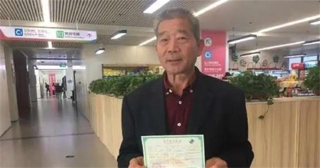 2019年67岁老太坚持产女：退休金足够养活，随后却带孩子直播带货