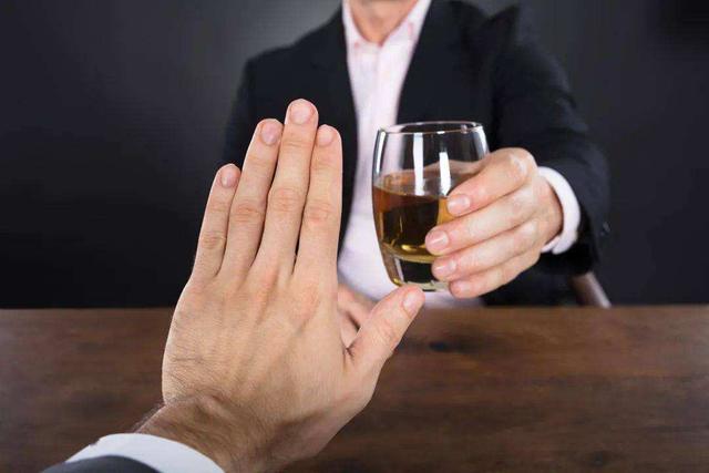 头孢配酒，说走就走！除了头孢，这8种药也别沾酒，你在吃吗？