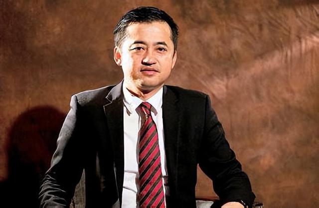 谷爱凌背后的大赢家，当年带5百双球鞋北漂，如今跟哥哥平分2千亿