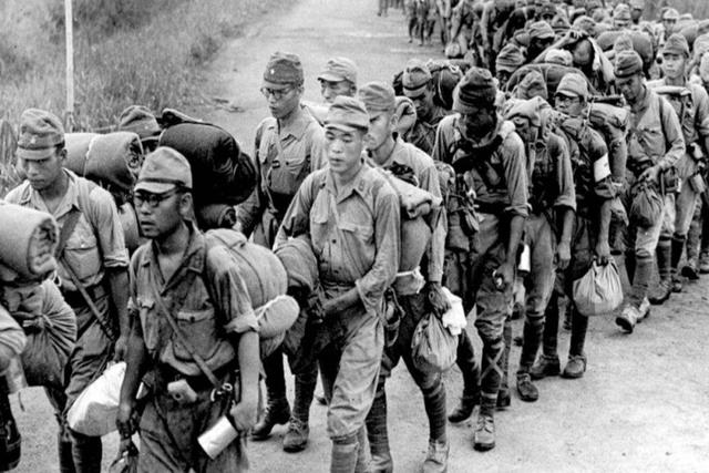 1945年日本投降后，仍有日军残部拒不投降，在黑龙江犯下滔天罪行