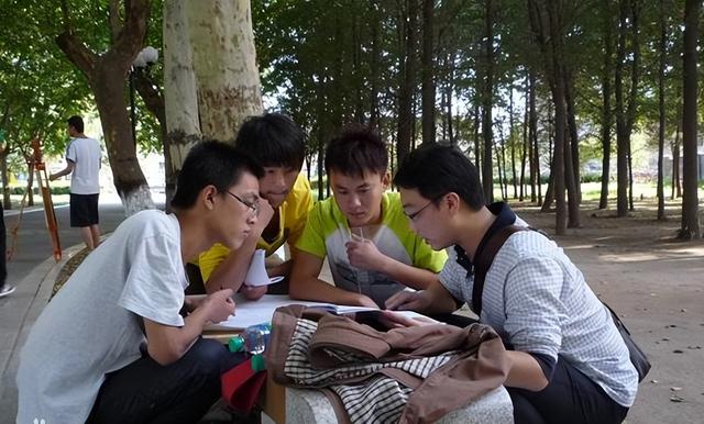 南开大学教师与女生有不正当关系，已被解聘，女生的行为也有目的
