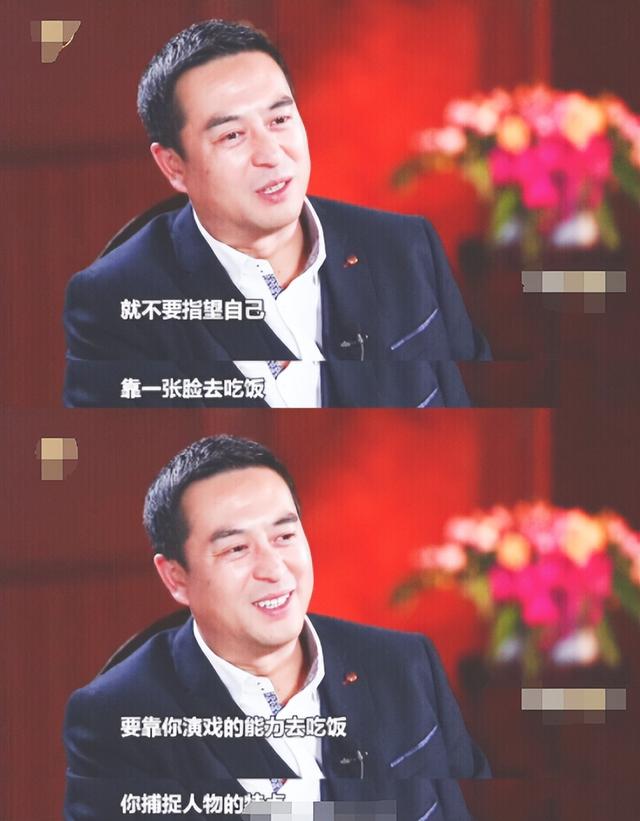 52岁张嘉益做核酸被拍，挺大肚给女演员撑伞，头发稀疏胖到认不出