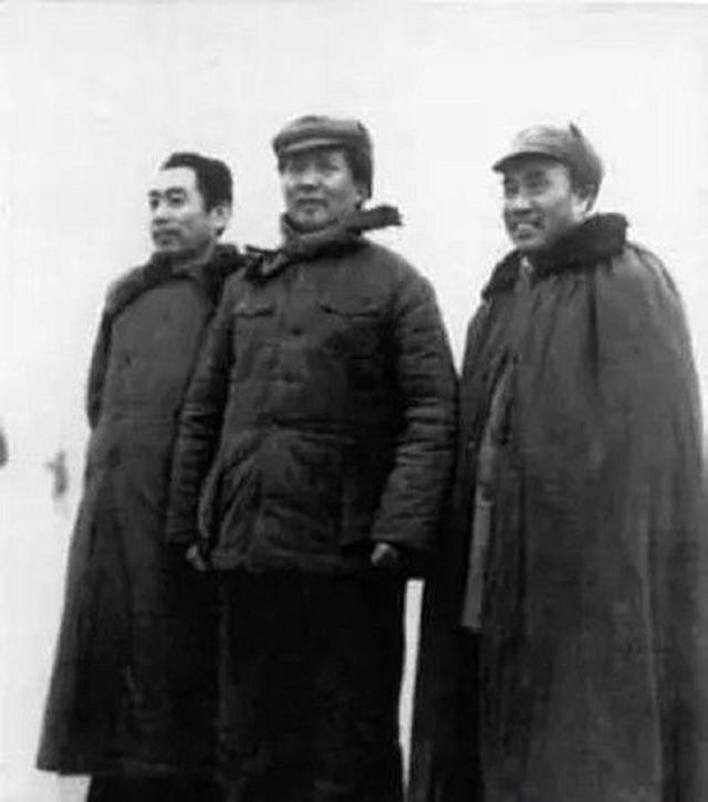 周总理病逝，秘书问毛主席是否参加追悼会，毛主席：我也走不动了