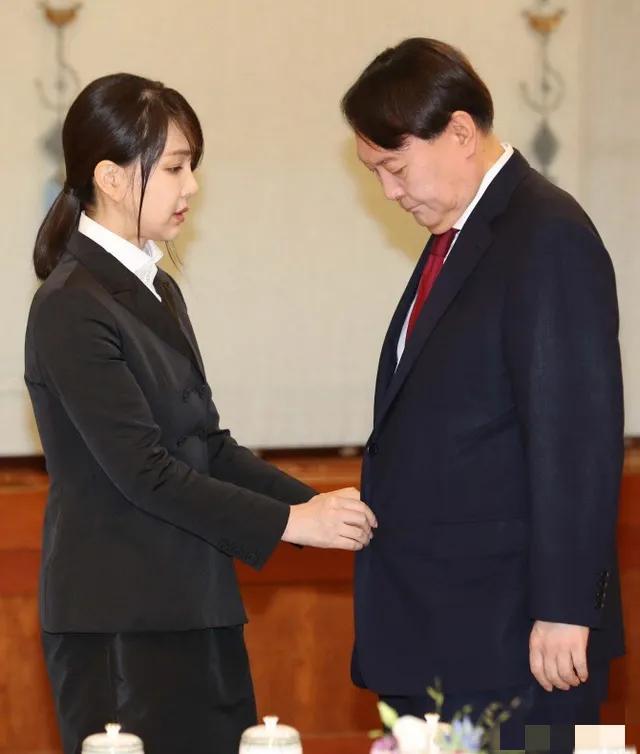 韩国新晋第一夫人终于“藏”不住了，她的故事远比你想象的要精彩