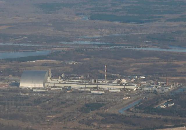 疫情在俄乌前线蔓延：50万人紧急逃亡，每日感染超8万
