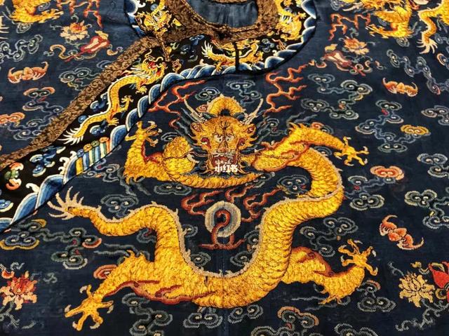 皇帝的一天如何度过？乾隆3点起床，7点翻牌子开始“枯燥”的一天