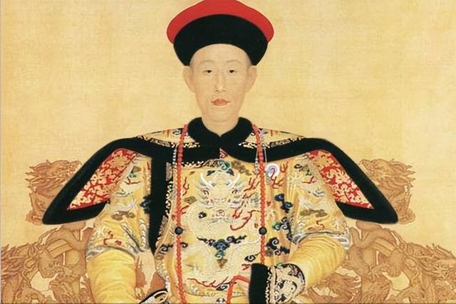 九子夺嫡“幸存者”，历经三代皇帝宠爱，雍正拿他当儿子养