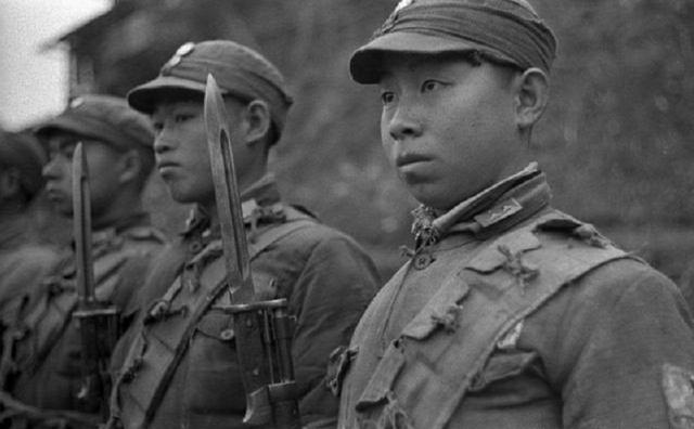 八旬抗战老兵再婚，新婚夜才发现，新娘竟是失散60多年的结发妻子
