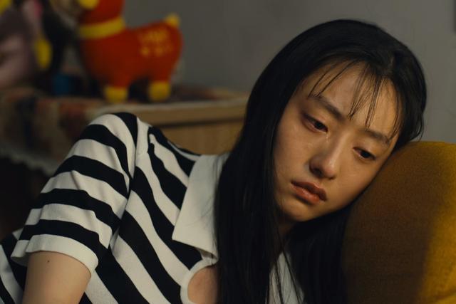 《人世间》蔡晓光和冯玥“虚伪的父女情”，讲透了再婚家庭的算计