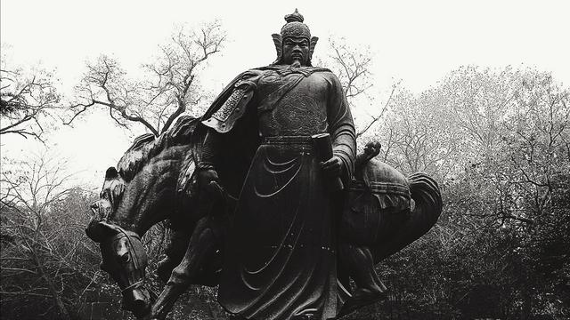 1954年，毛主席下达一奇怪命令：替我准备一个没有姓名的花圈