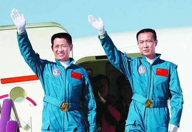 神舟9号的航天员是谁 神舟9号的航天员是谁「神舟十二号航天员」 生活