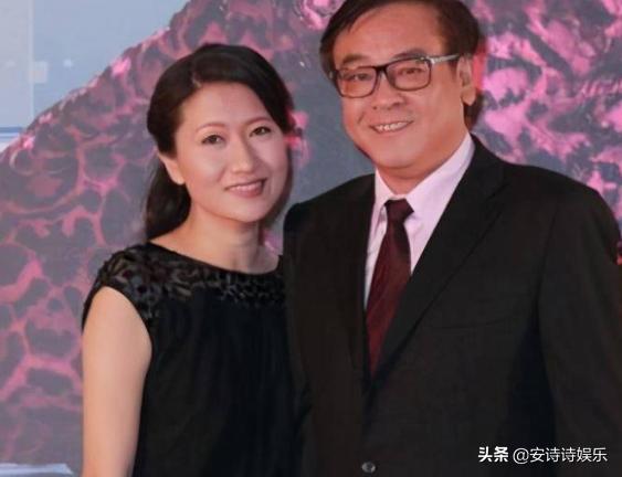 东升义太可笑了！和老婆18年认识丁克，61岁却偷偷和小三生孩子。
(图36)