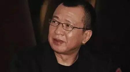 “快乐兄弟”许绍雄:他47年来从未当过男主人，但现在71岁的他却被曝出丑闻。
(图10)