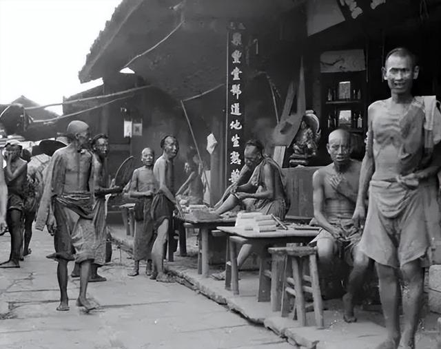 中国100年前百姓生活的老照片，不是电视剧中那样