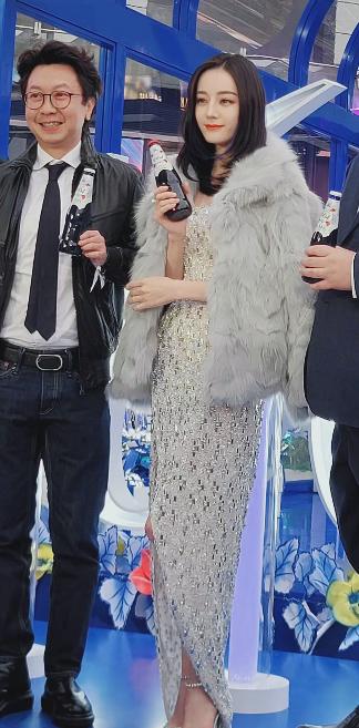 迪丽热巴活动图(迪丽热巴活动图集)