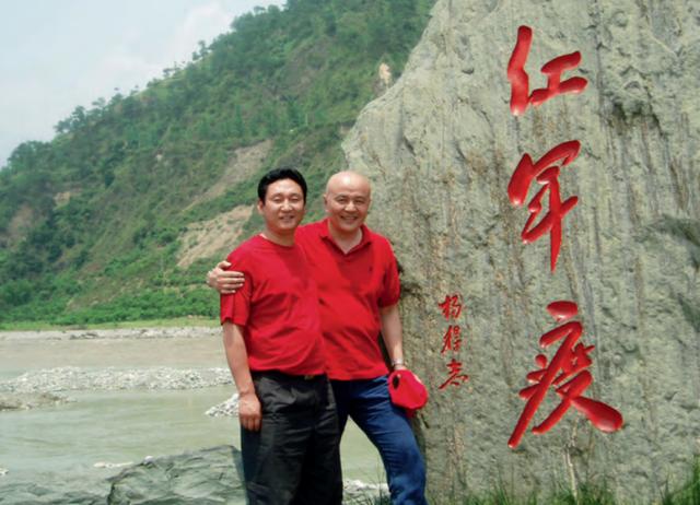 刘伯承逝世9年后，其子找到小叶丹的后人，在人民大会堂摆3桌酒席