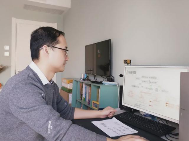 8名教师因教学成绩不佳，登上当地“黑榜”，网友褒贬不一