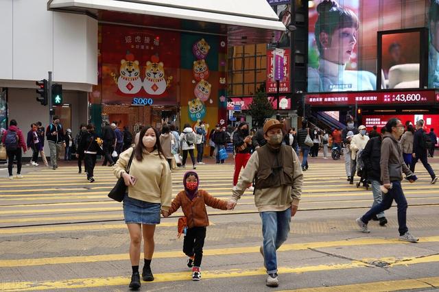 有求必应！香港确诊再破新高，港人冒险“闯关”北上避疫，关键时刻中央出手，港澳办：祖国永远是坚强靠山