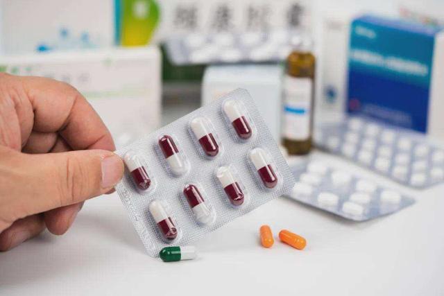 头孢配酒，说走就走！除了头孢，这8种药也别沾酒，你在吃吗？