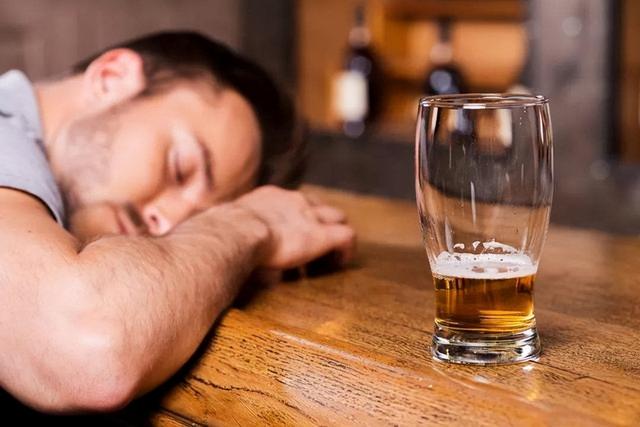 饮酒不过量就没事？医生提醒：这4类人最好做到“滴酒不沾”