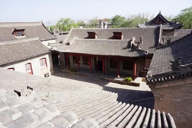 阎锡山客死异乡，30年后儿子回忻州老宅，售票员喊：同志请买票