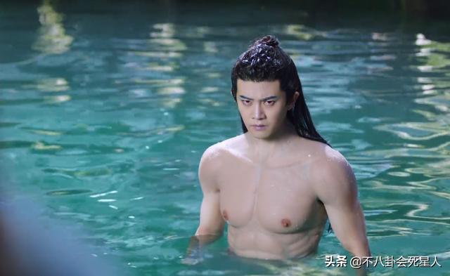 原来男演员都穿假肌肉衣，高伟光、甄子丹都穿，任嘉伦被骂得最惨