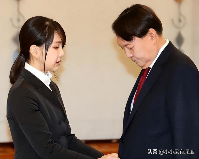 韩国第一夫人金建希亮相，已经49岁的她，保养得宜，依旧美丽动人