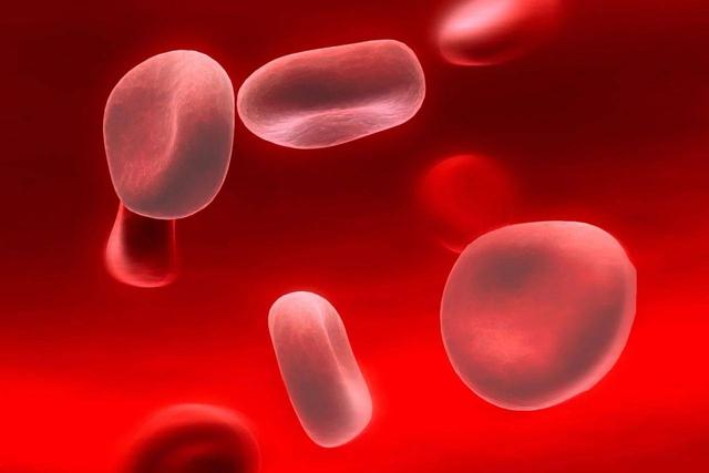 缺乏维生素B12，可能会出现5种症状，4类中老年人群应注意补充