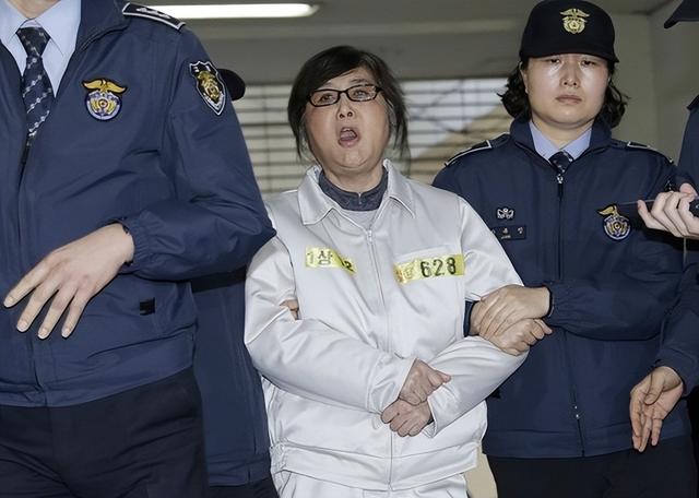 朴槿惠被判22年，文在寅却在卸任前释放她，为何尹锡悦也要拜会？