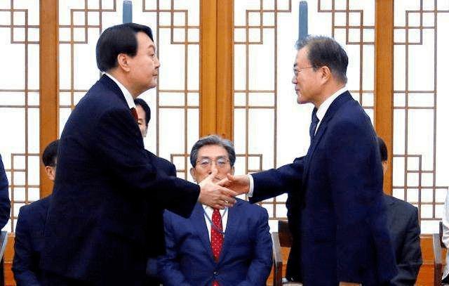 韩国新旧总统杠上了！文在寅切断尹锡悦钱权，青瓦台搬迁计划告吹