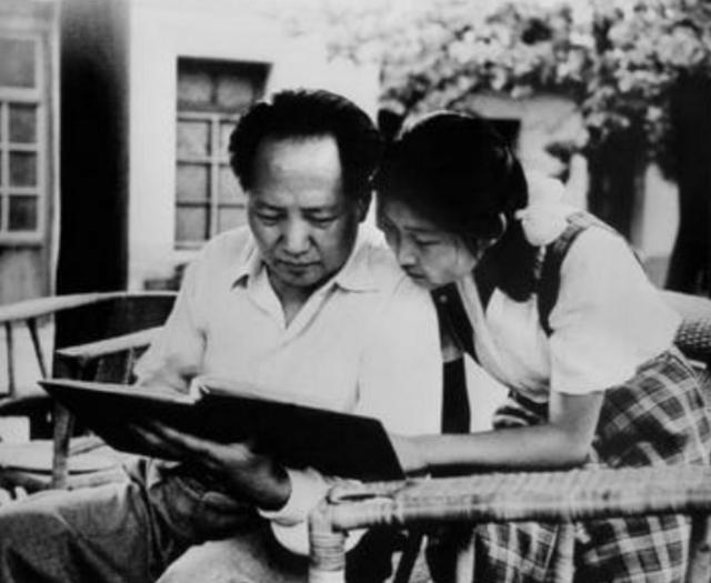 76年毛主席逝世，李敏要求守灵遭拒，最后排队进入灵堂同主席告别