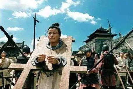 死囚被砍头前吟诗一首，朱元璋听到后，将监斩官全部处死