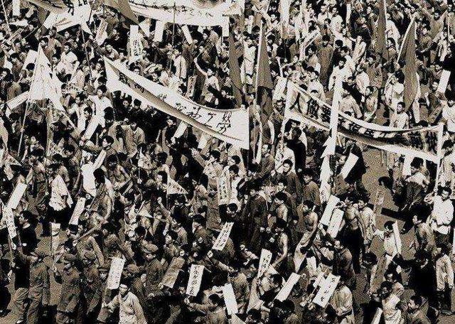 1938年秘书给毛主席点了一根烟，主席随后将他调离：这个人有问题