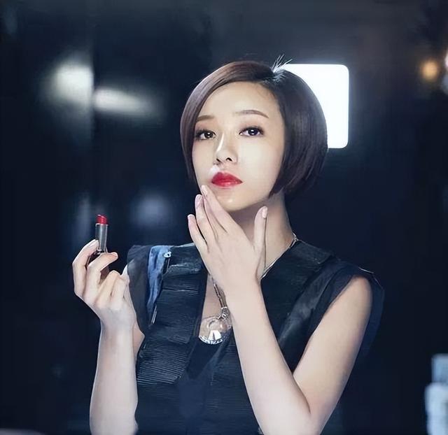 同样身高爱笑的郭采洁也是短发的狂热爱好者,一部《小时代》带火了