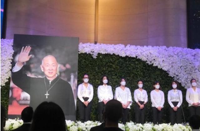一个月内送走两位至亲，王馨平难过到欲哭无泪，个人状态很不理想