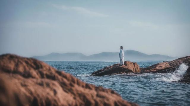中年以后，不多言、不多事、不多情