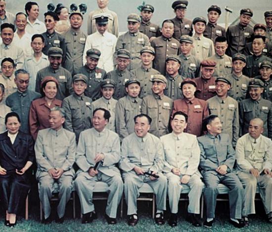 77年邓华回京，要求洪学智回部队，邓小平：让他去国防工业办吧