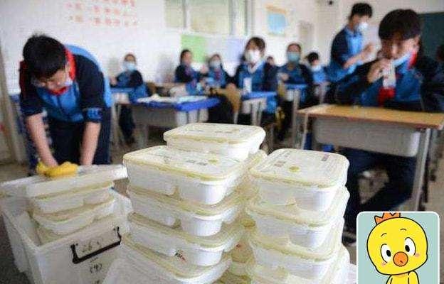 天津小学配餐安全后续：硬核家长“怒怼”学校，网友：给教父点赞